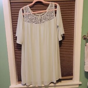 Elegant Lace Trim Cold Shoulder Sleeve Dress